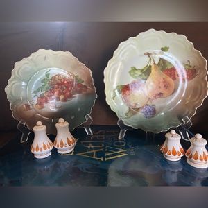 Designed ceramic plates with plate holders and salt & pepper shakers (4)